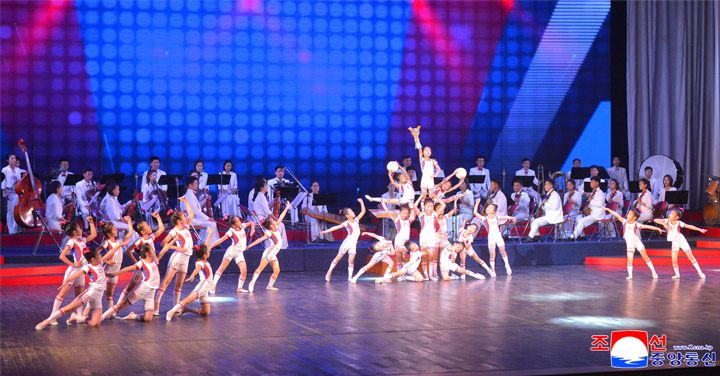 7-조선민주주의인민공화국창건 77돐 뜻깊게 경축